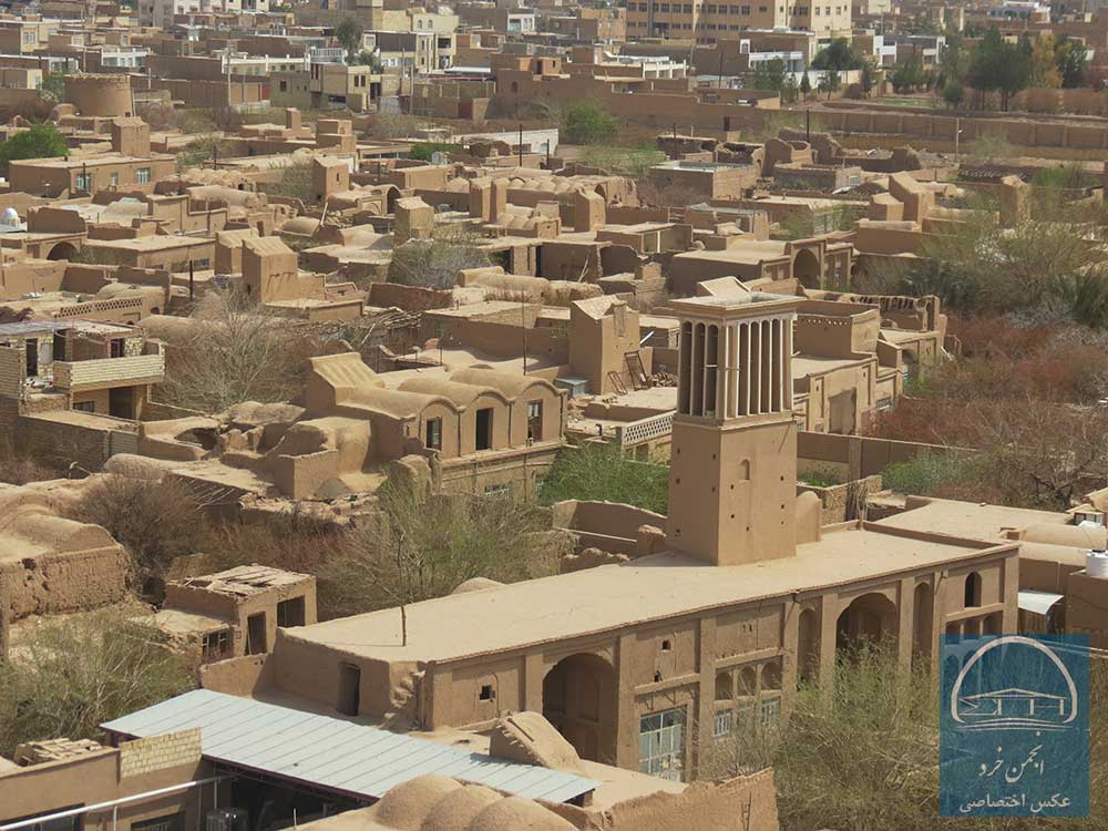 نمایی از شهر میبد از فراز نارین قلعه